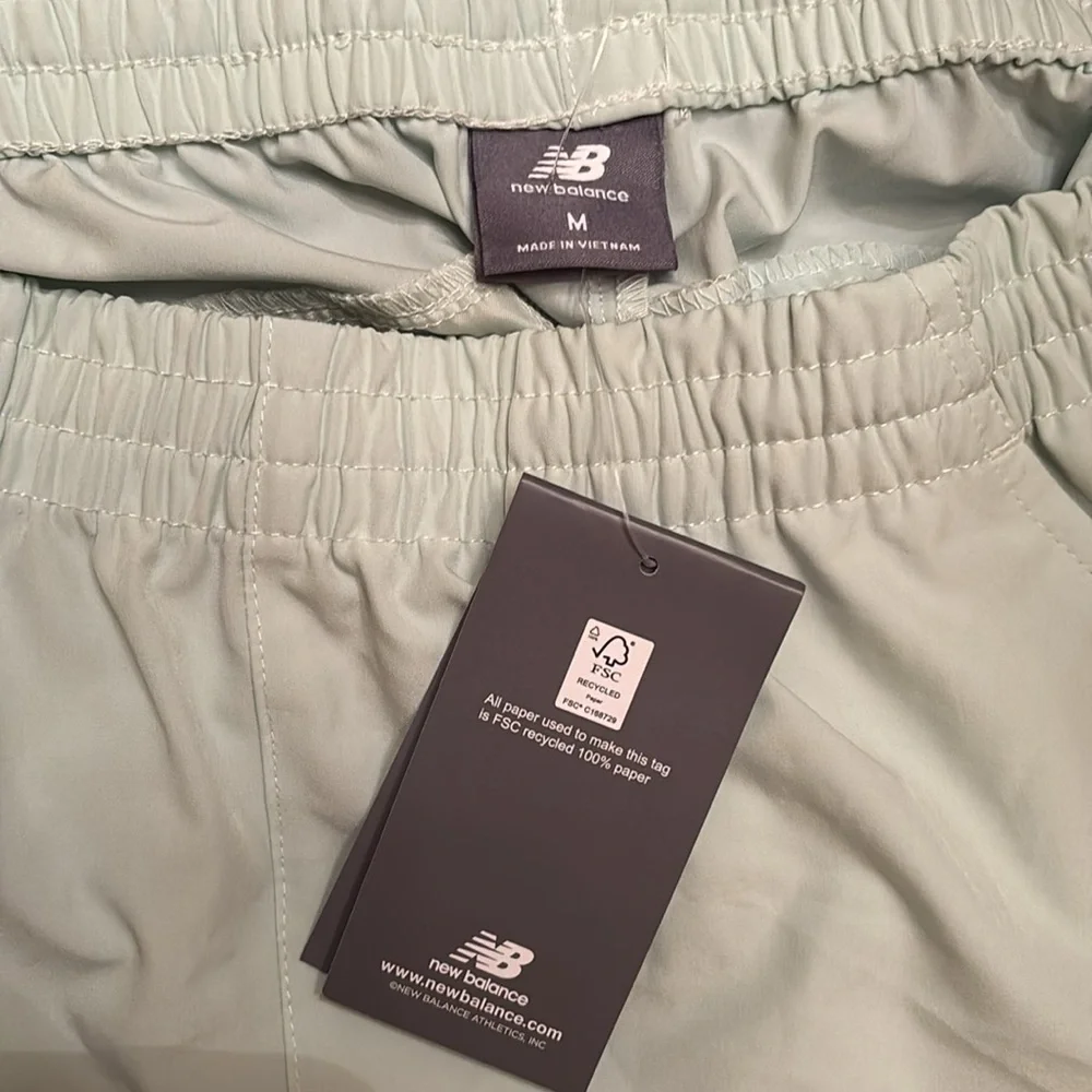NWT New Balance Mens Logo All Motion Lightweight Joggers Size Medium‎